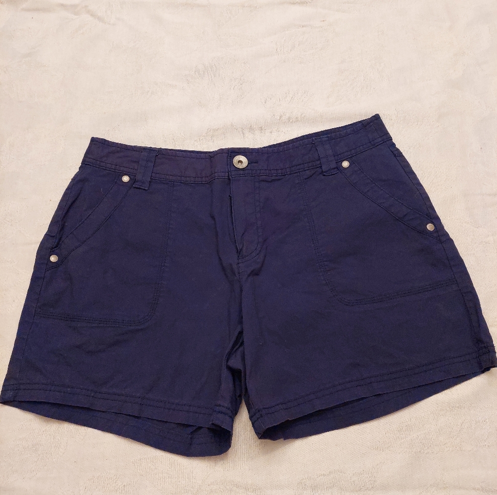 DKny  stretch flat front navy blue cotton short. Size 8
